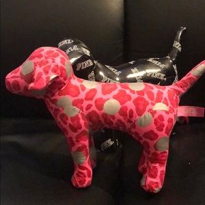 Pink puppies everywhere! A cute Victoria Secret ❤️
